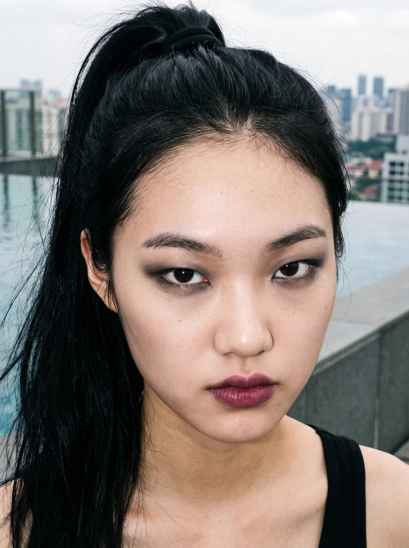 Black Hair Tie, Head at Front, Natural E-Commerce lighting