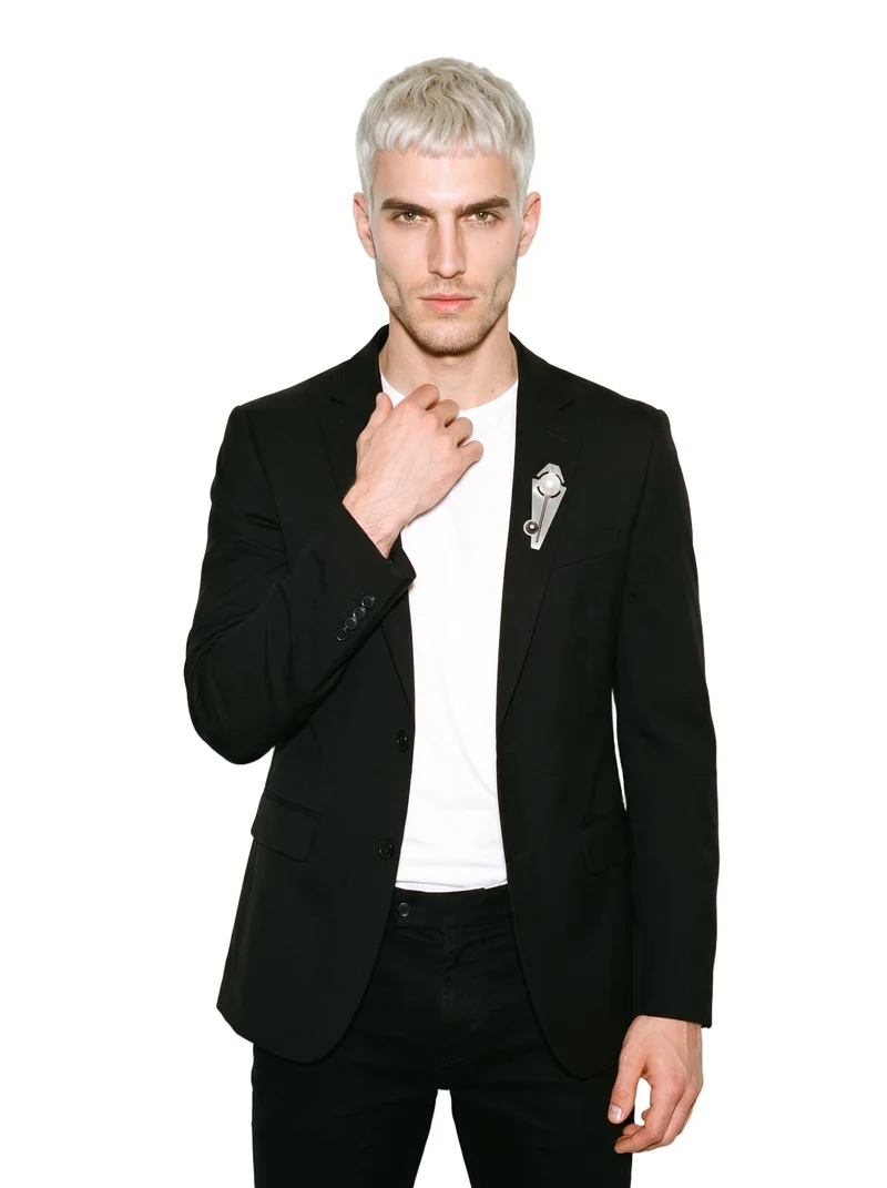 Men's Pearl Brooch, Upper body at Front, Studio Cutout lighting