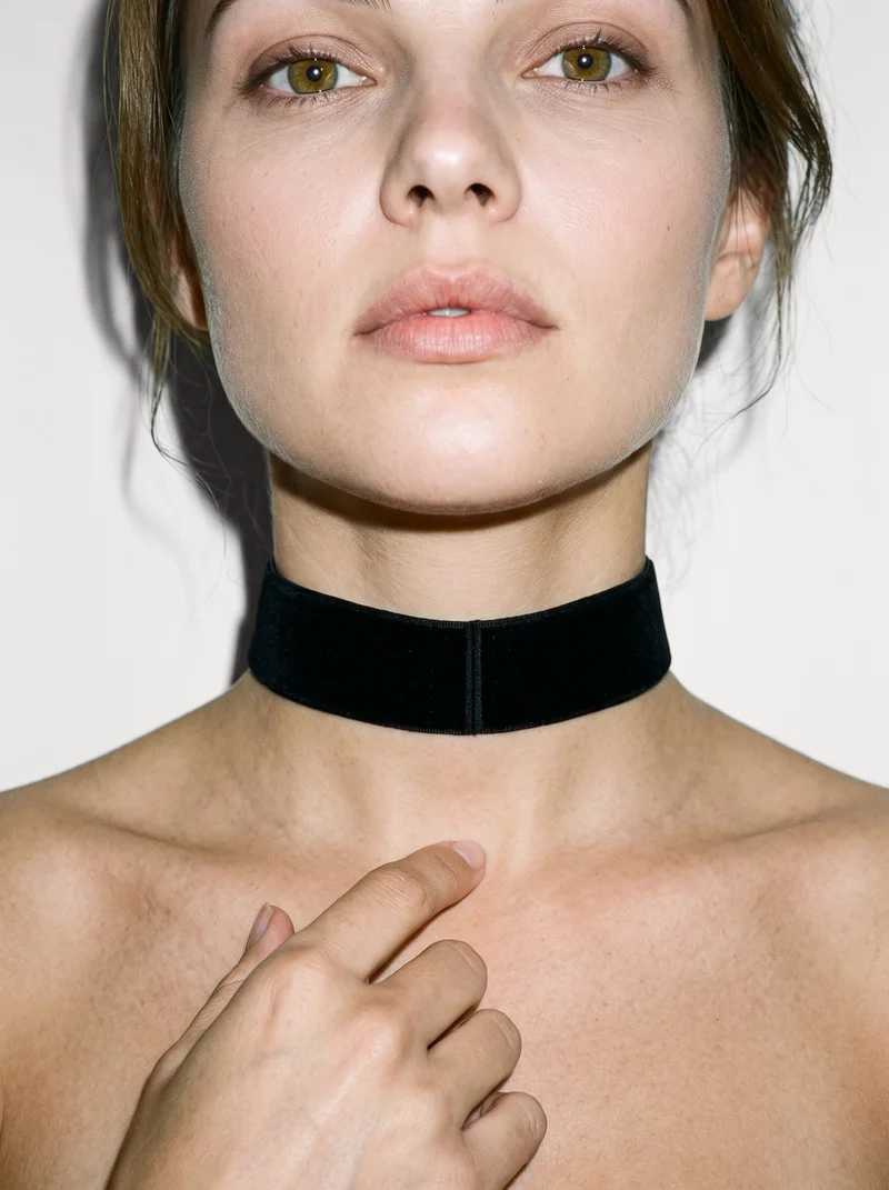 Black Velvet Choker, Neck at Front, Natural E-Commerce lighting