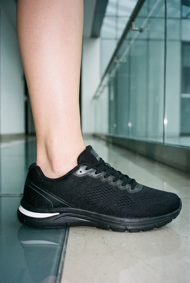 Women's Black Running Sneakers, Ankle at Side, Natural E-Commerce lighting