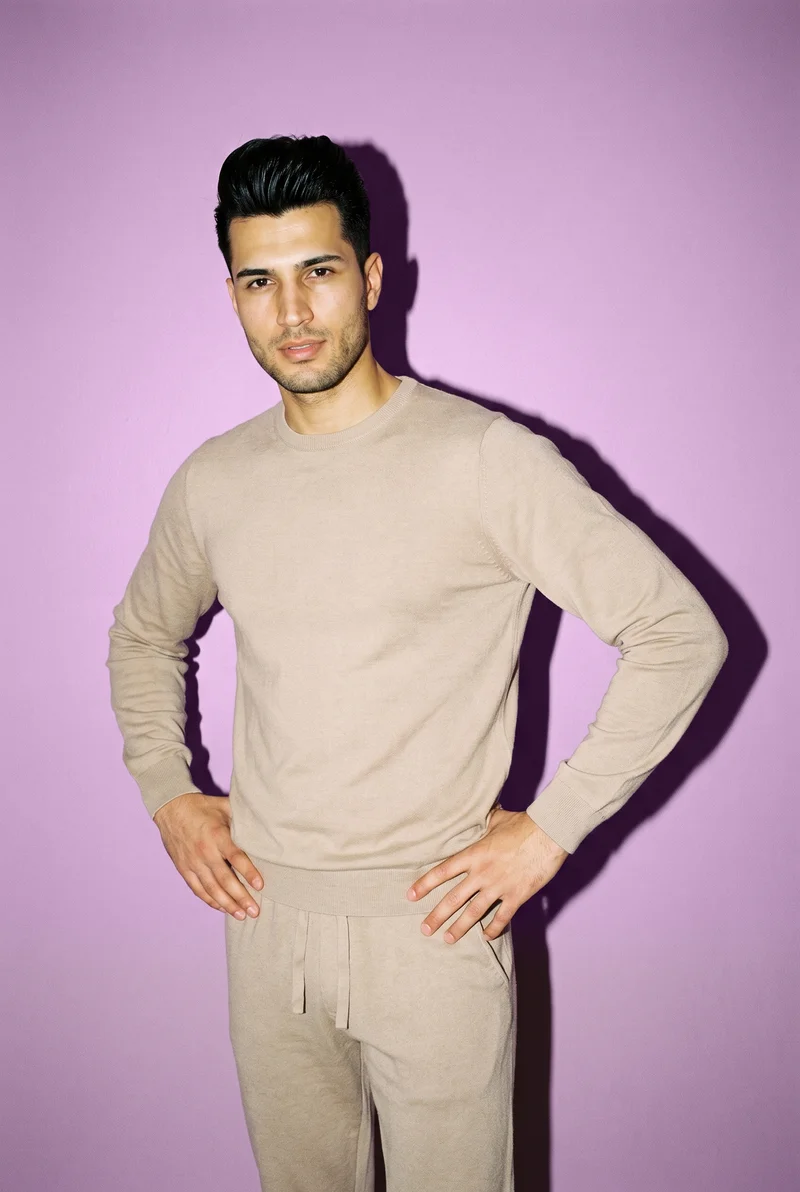 Men's Beige Knit Loungewear Set, Three-quarter length at Three-quarter, Flash Editorial lighting