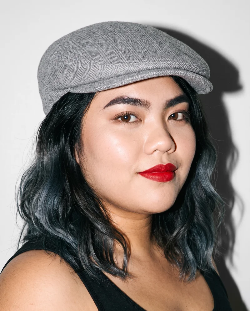 Women's Grey Wool Flat Cap, Head at Three-quarter, Flash Editorial lighting