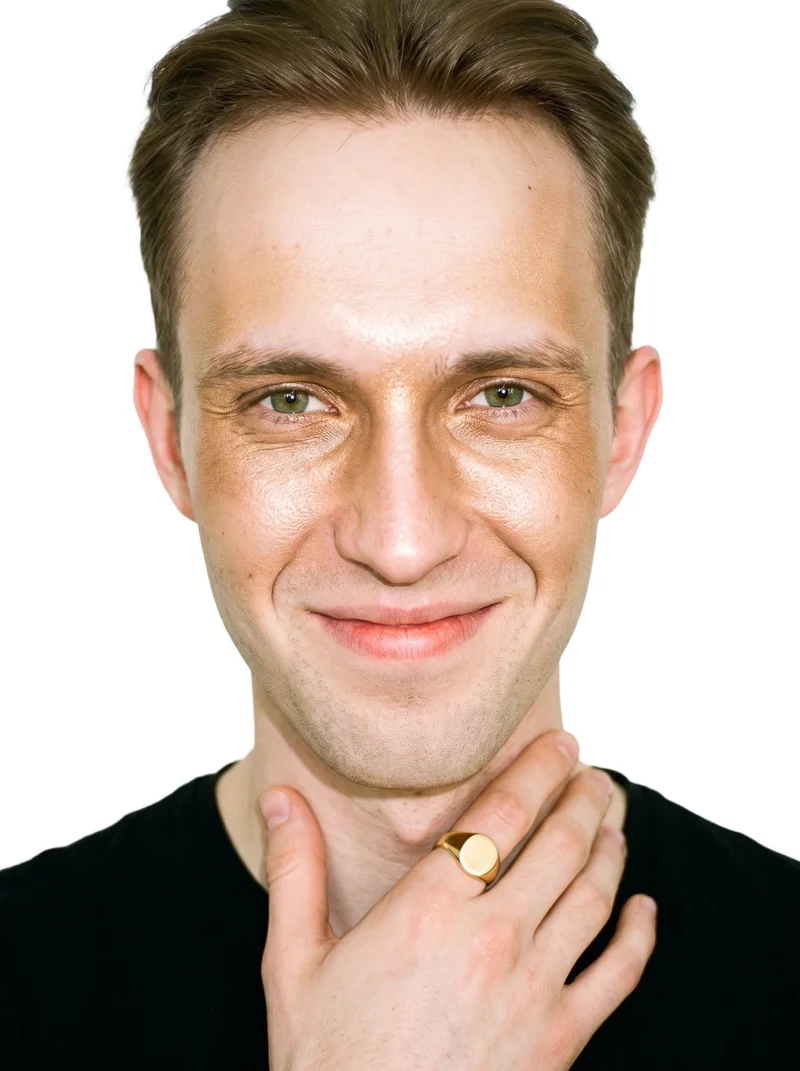 Gold Signet Ring, Bust at Front, Studio Cutout lighting