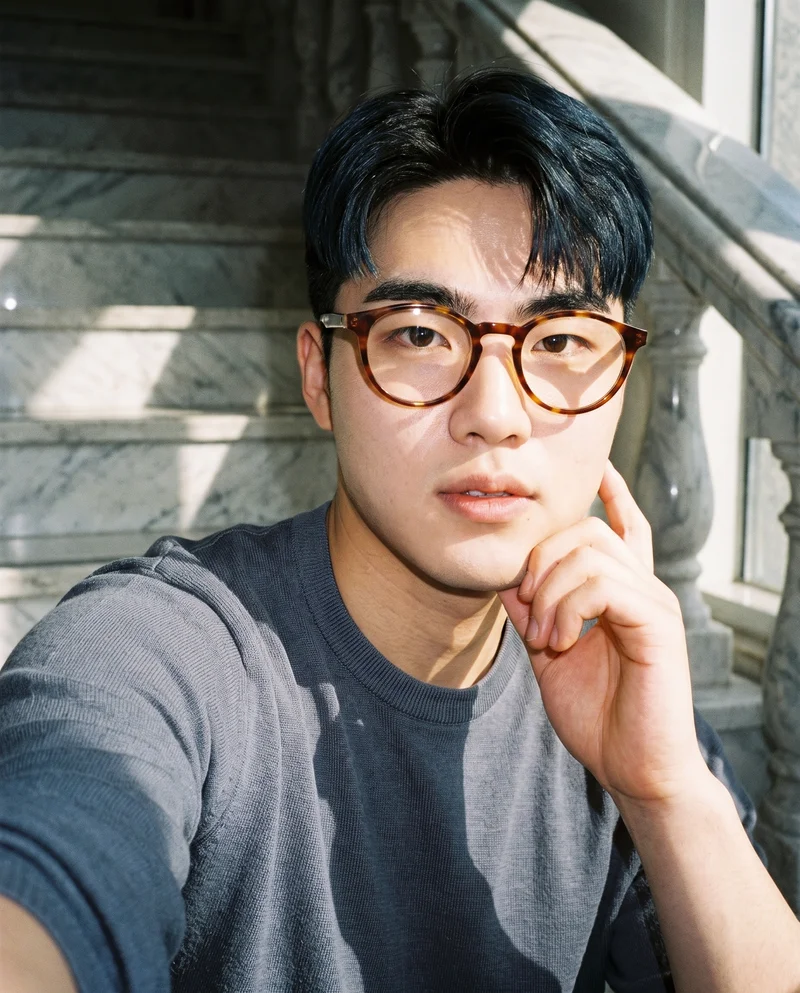 Men's Tortoiseshell Round Optical Frame, Selfie at Front, Flash Editorial lighting