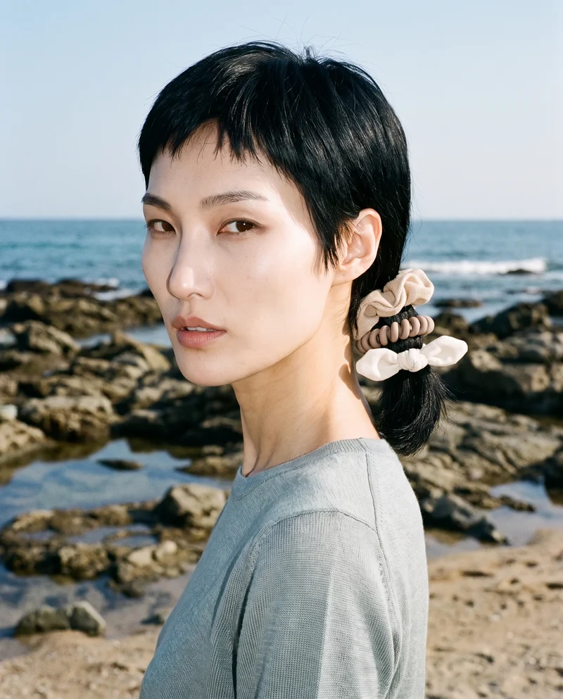 Neutral Hair-Tie Set, Bust at Three-quarter, Natural E-Commerce lighting