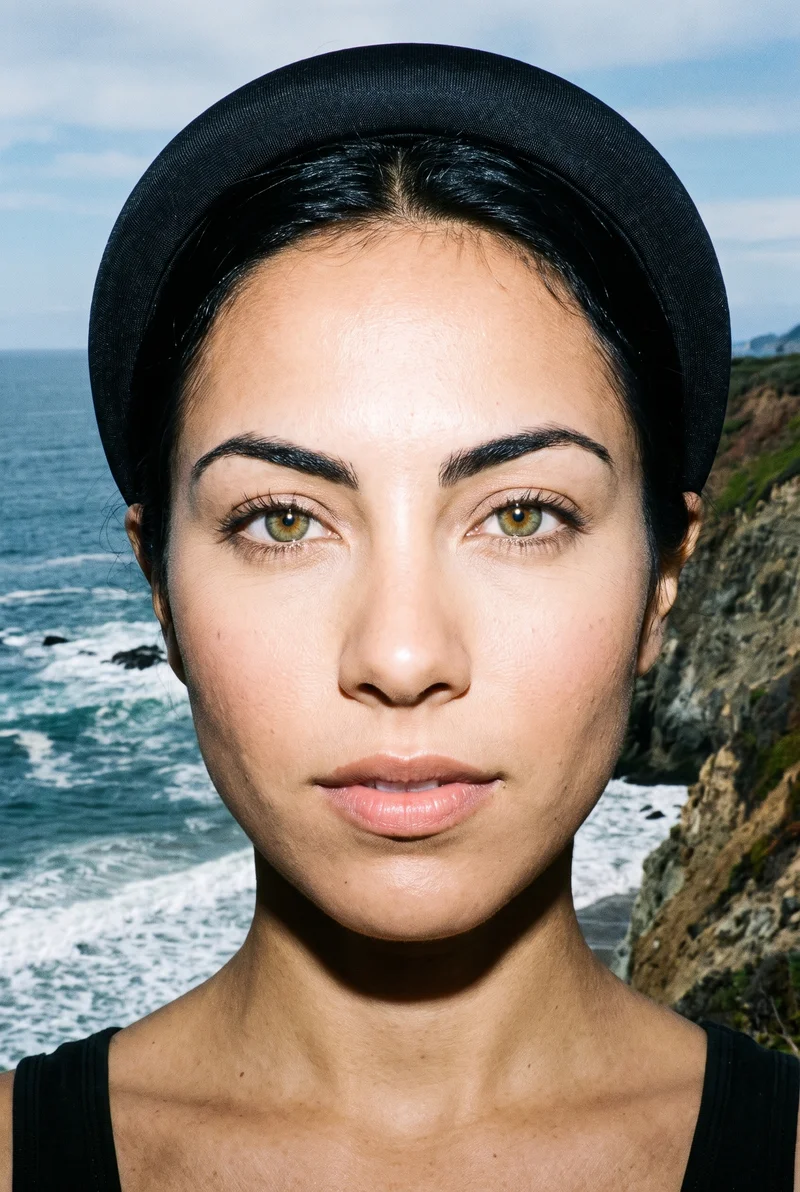 Black Padded Headband, Head at Three-quarter, Flash Editorial lighting